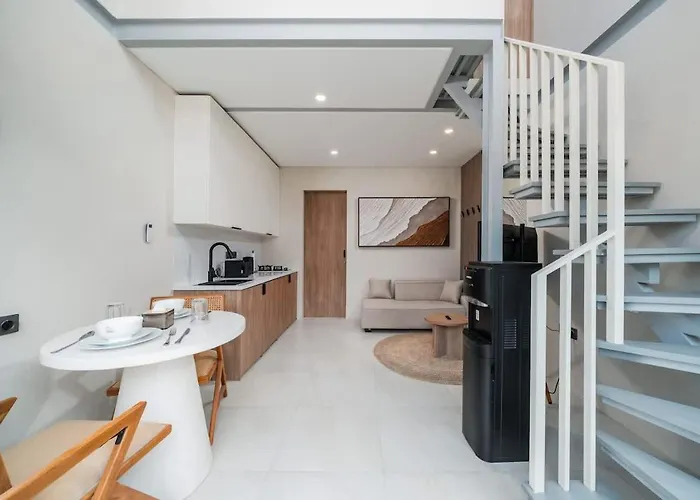 3 - Elegant Tropical Escape *